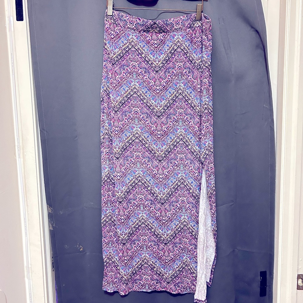 XL purple pattern maxi skirt with slit